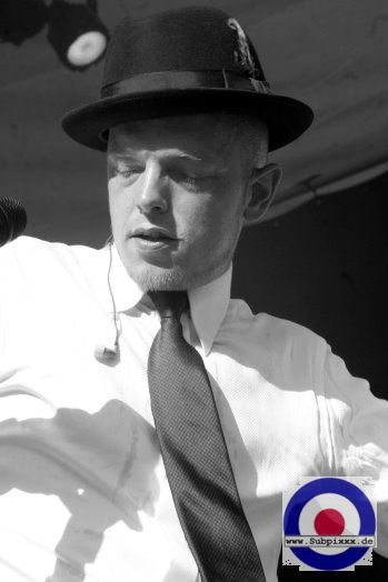 Jan Delay (D) with Disko No. 1 - 21. Summer Jam Festival - Fuehlinger See, Koeln - Green Stage 15. Juli 2006 (1).jpg